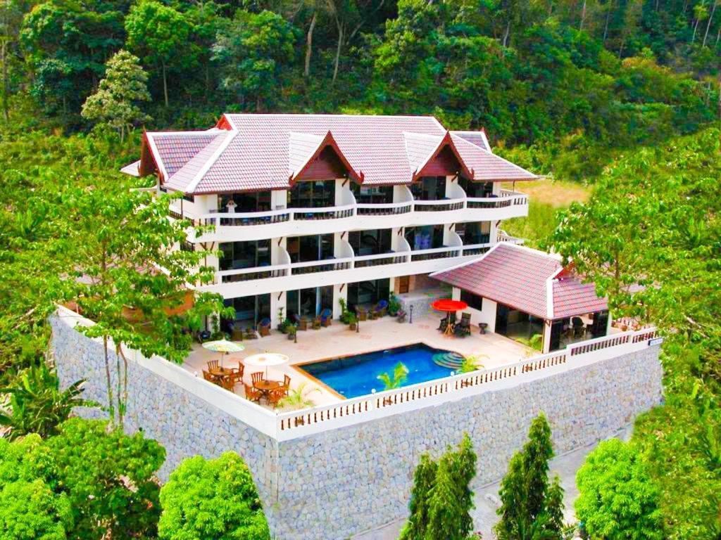 Aksarai Hotel Patong Exterior foto
