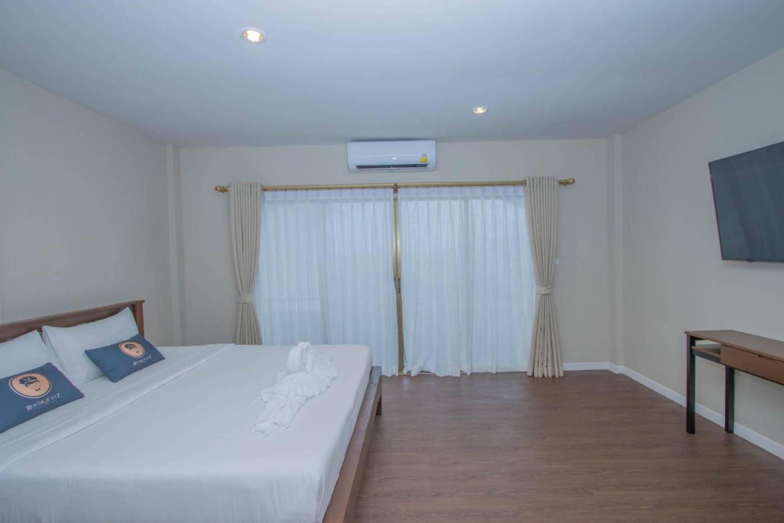 Aksarai Hotel Patong Exterior foto